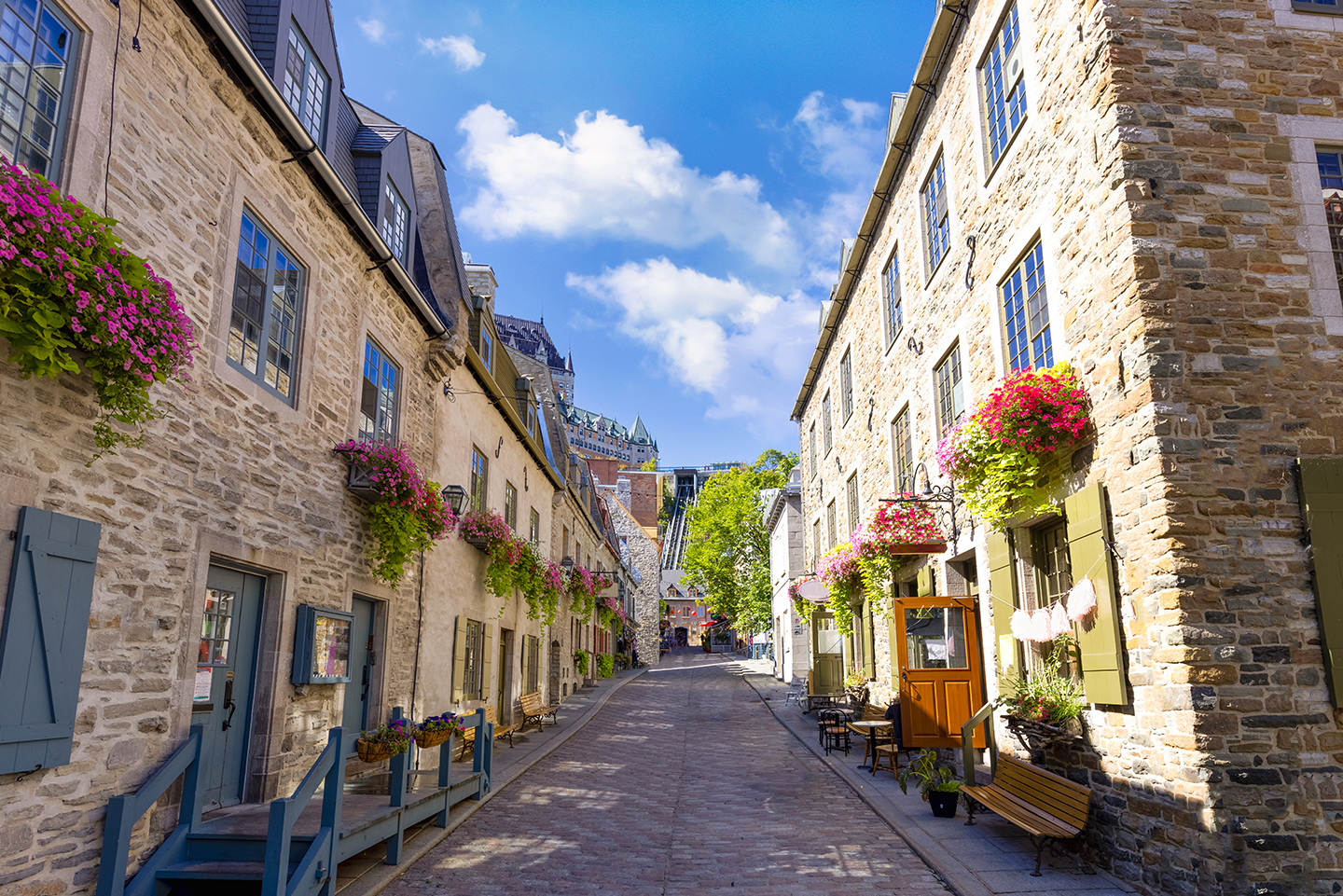 Séjour dans le Vieux-Québec condo à louer.